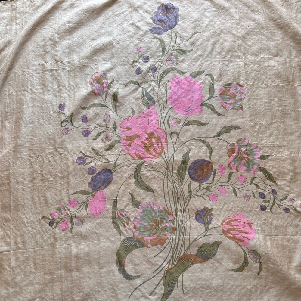 Vtg THAI SILK 100% Women's Ivory & Pink Flowers
Scarf Size-35×35 in hand woven